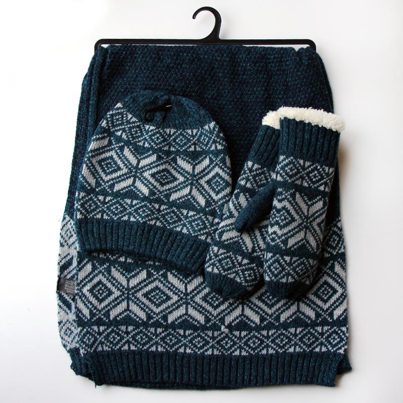 Knitted Diamond Pattern Scarf, Hat & Mitts
